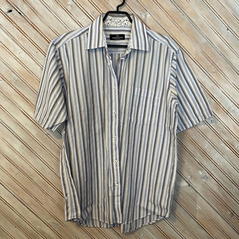 Bugatchi short sleeve casual button down dress shirt Large embroidered design